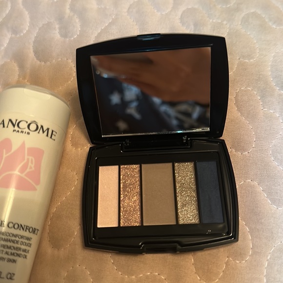 Eyeshadow and Lait Galatee Confort - Picture 3 of 4